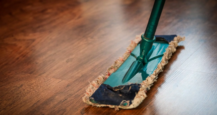 8 Cleaning Hacks for Moving