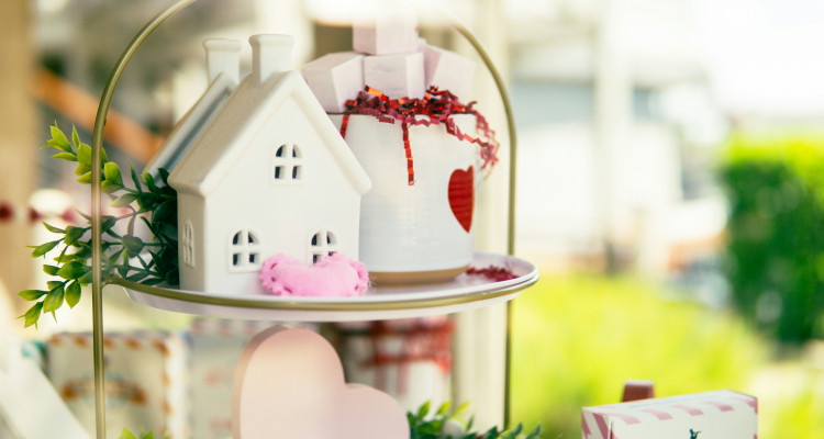 How to Find Thoughtful Housewarming Gifts That New Denver Homeowners Will Love